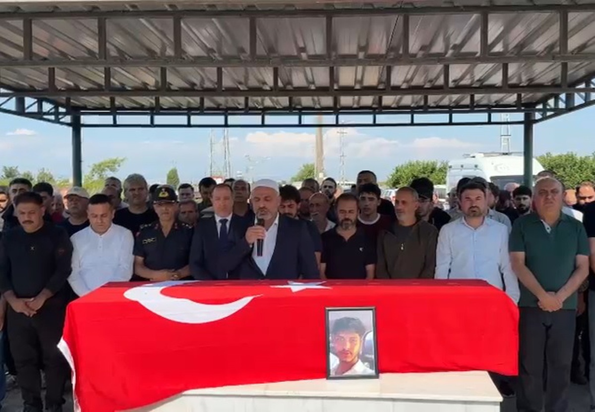 Kıbrıs\'tan Mersin\'e giden gemide ölen Özgür Gönül Tarsus\'ta defnedildi