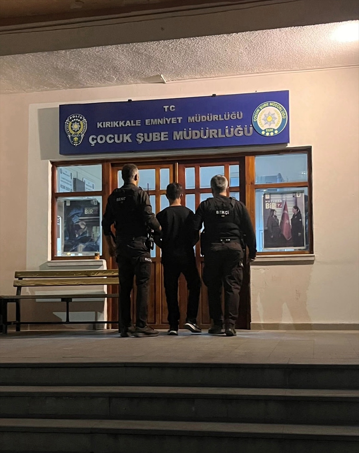 Kırıkkale\'de hırsızlık ve yağmadan aranan firari hükümlü cezaevine teslim edildi