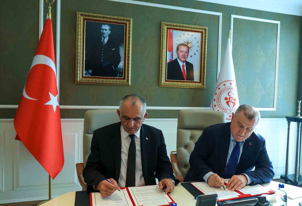 Bak ile Çavuşoğlu, KKTC\'de 2 yükseköğrenim öğrenci yurdu için protokol imzaladı