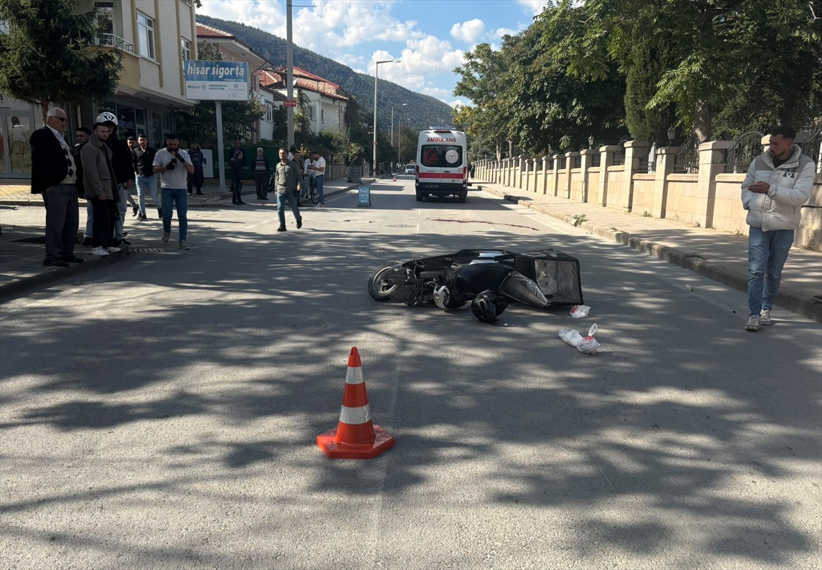 Konya Akşehir\'de kazada ağır yaralanan 23 yaşındaki motosikletli kurye hastanede öldü