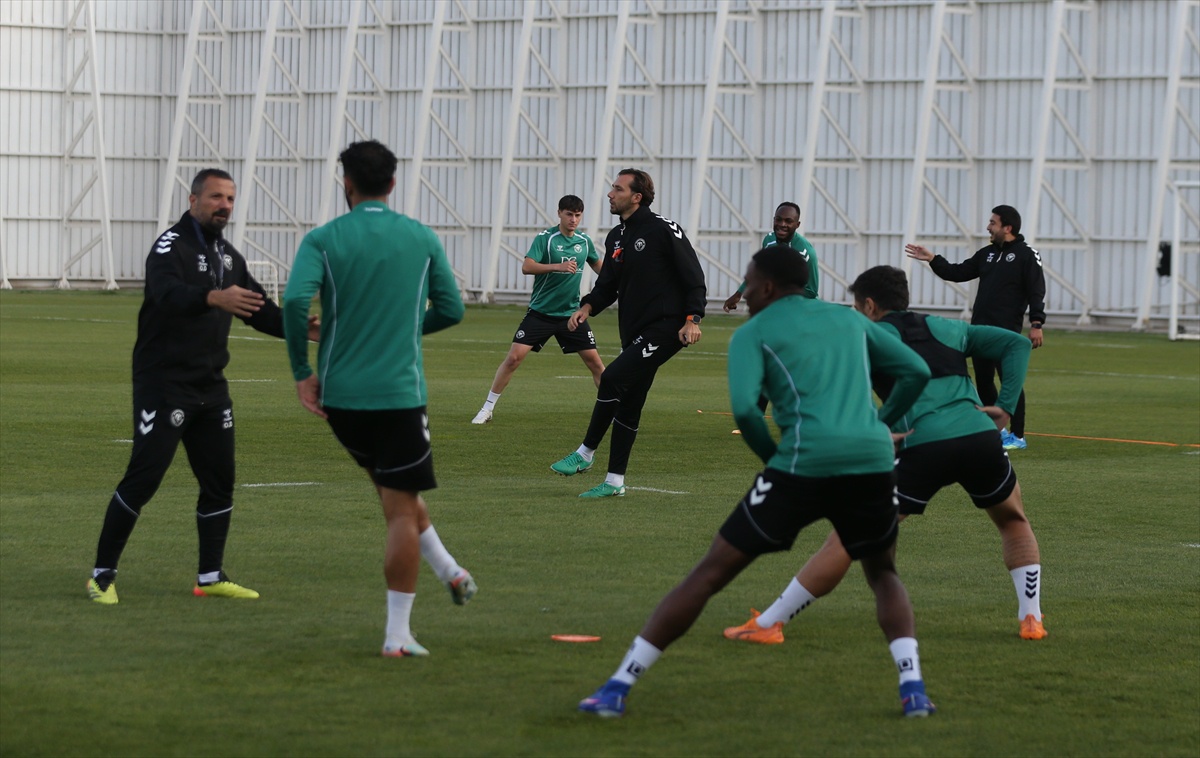 Konyaspor hocası Palut, Başakşehir maçı öncesi var gücümüzle oynayacağız dedi