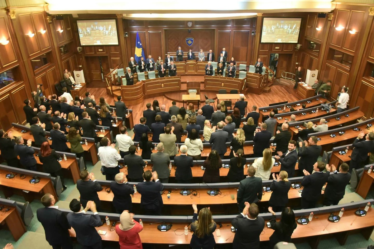 Kosova\'da cumhurbaşkanlığı krizi son gün 81 oyla seçilen Shiroka Pula ile bitti