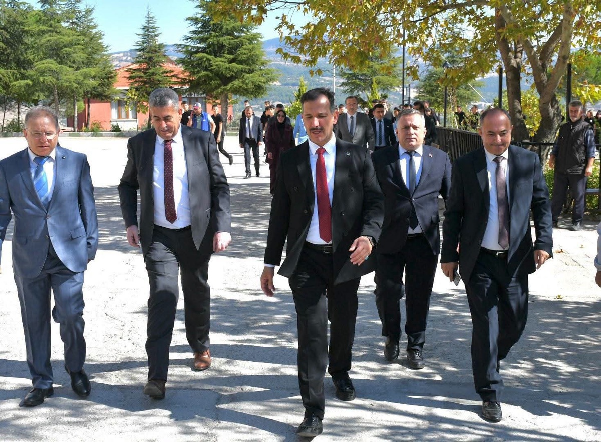 Manisa Gördes\'te meslek lisesi, gündüz elektriğinin yüzde 80\'ini GES\'le sağlayacak