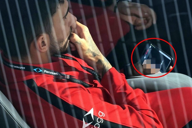 Milli maç öncesi şaşkına çeviren görüntü! Yedek kulübesinde okey oynadı