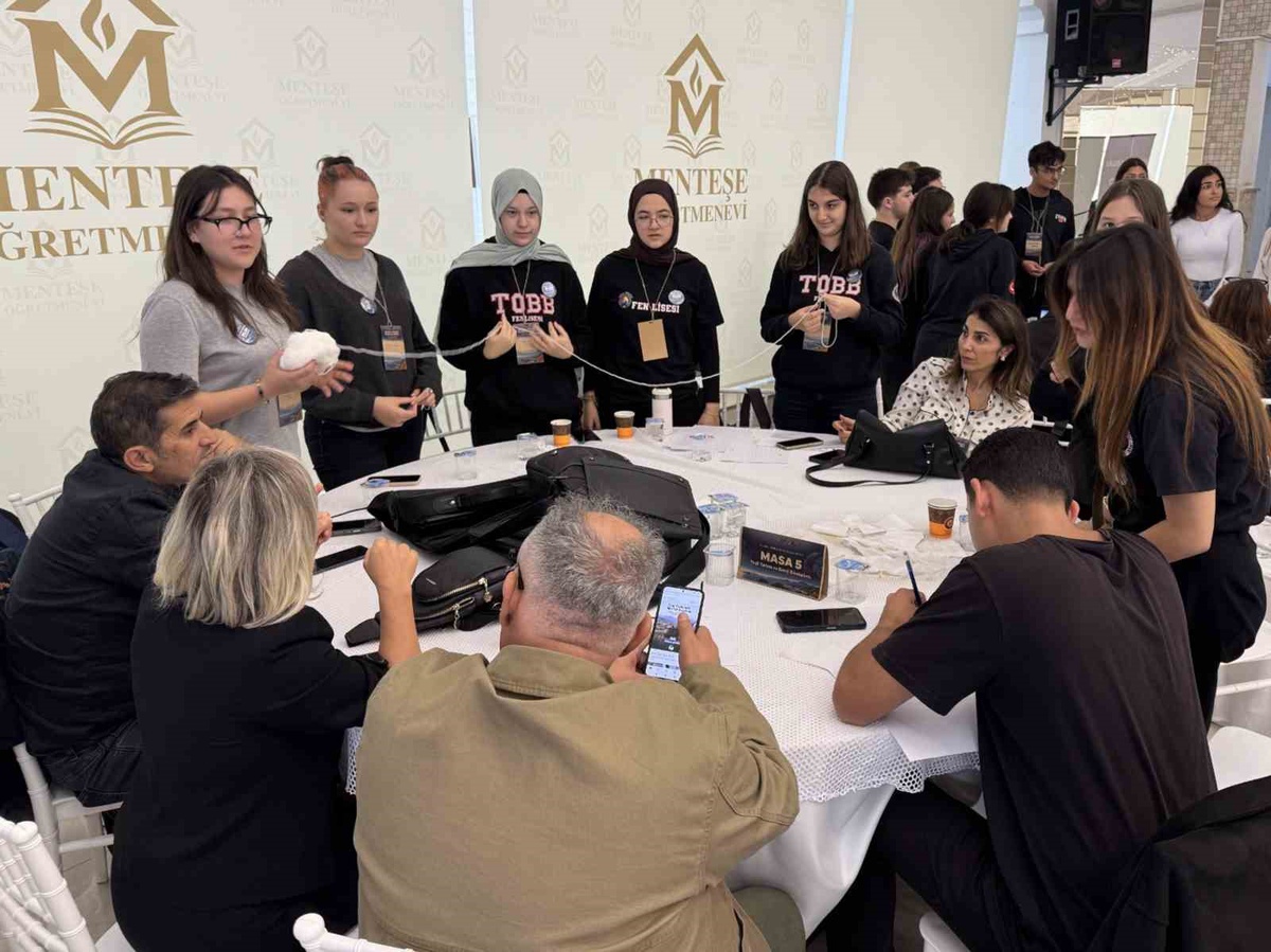 Muğla\'da 18 liseden 54 öğrenci gençlik iklim çalıştayında çözüm önerileri geliştirdi