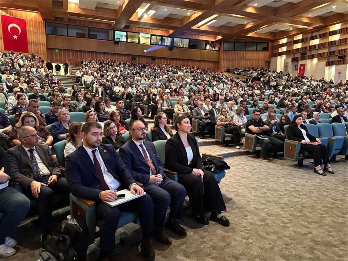 Muğla\'da 786 kişiye dezenformasyon ve yapay zeka eğitimi veriliyor