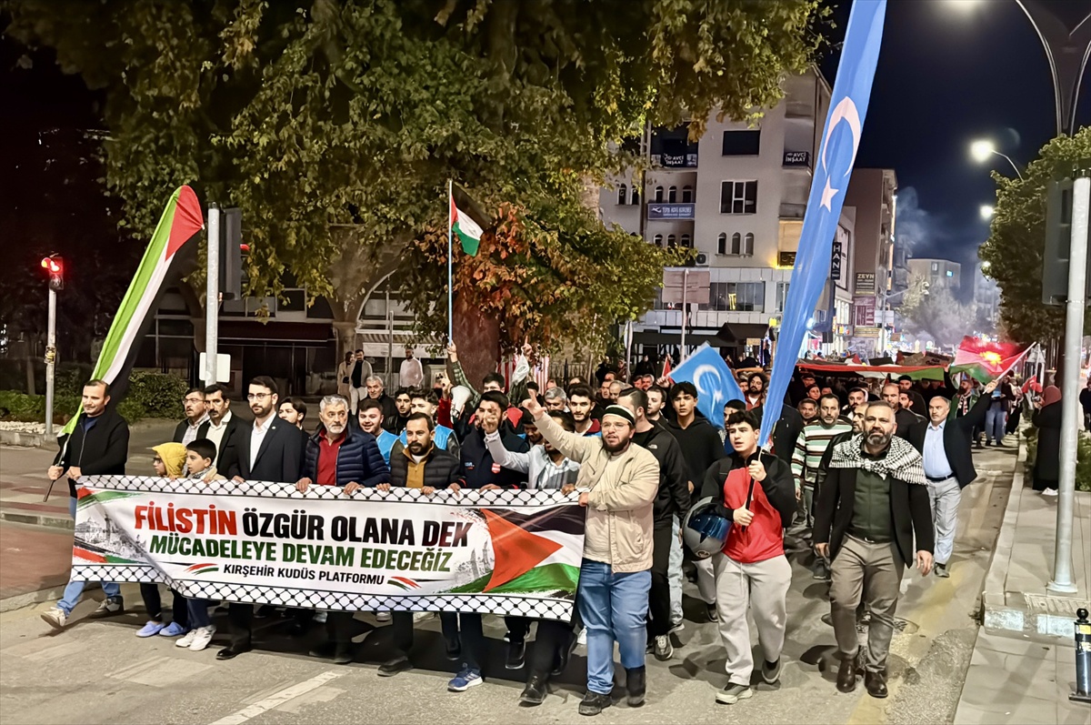 Gazze\'deki soykırım Niğde ve Kırşehir\'de slogan ve tekbirlerle protesto edildi