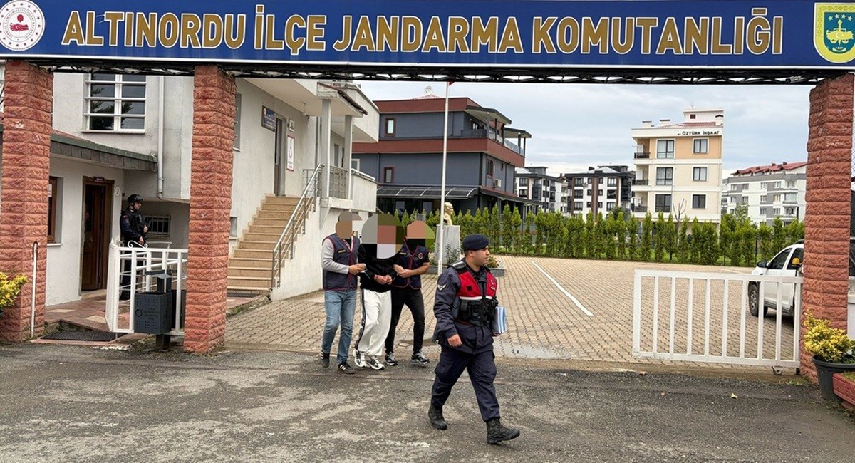 JASAT\'ın bulduğu 2 şüpheli, Ordu Altınordu\'da altın ve 40 bin lira çaldı, tutuklandı