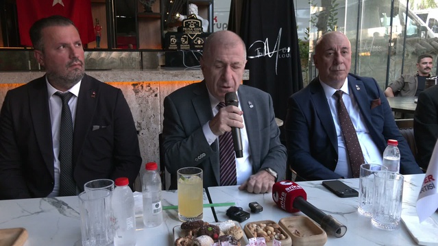 Özdağ Düzce'deki pankart soruşturmasına tepki gösterdi, pankartı her yere asacak