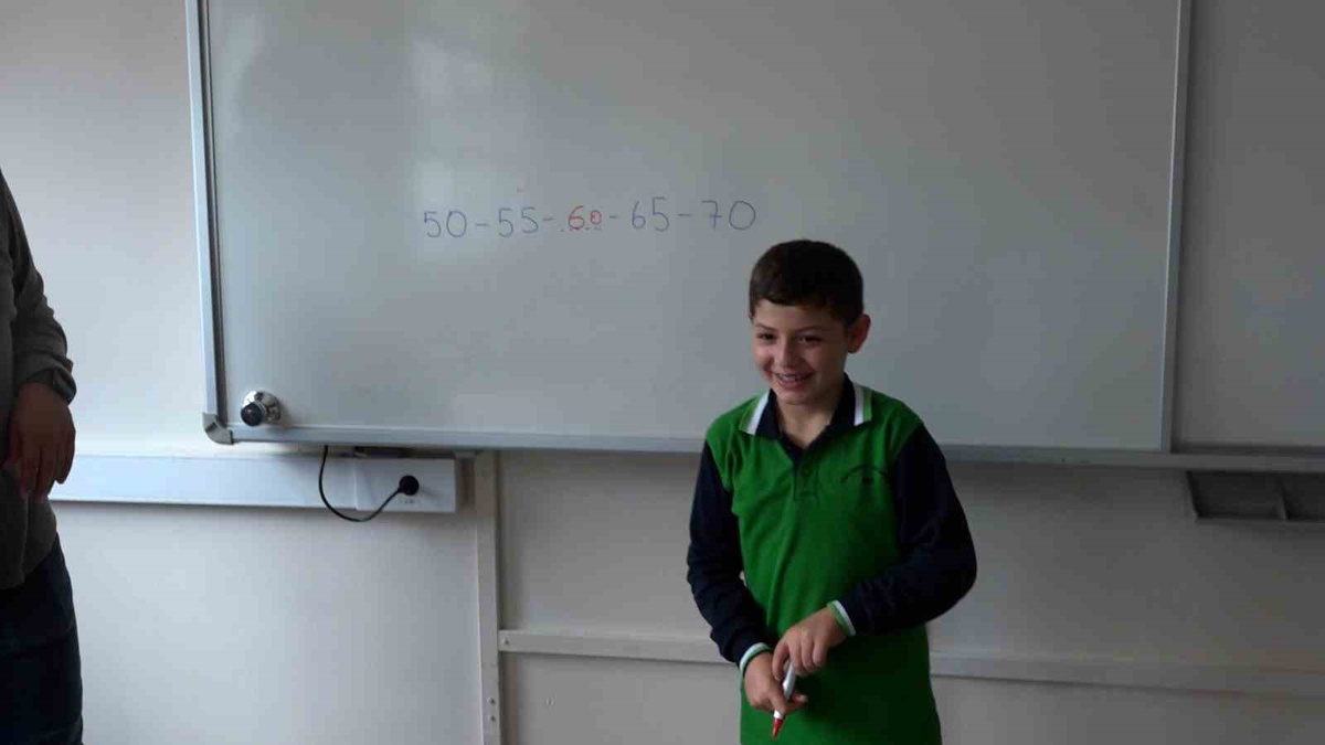 Rize\'de lösemiyle 5,5 yıl mücadele eden 9 yaşındaki Egemen Berk okuluna kavuştu