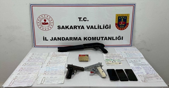 Sakarya'da tefecilik operasyonunda 40 senet ele geçirildi, 3 zanlı gözaltına alındı