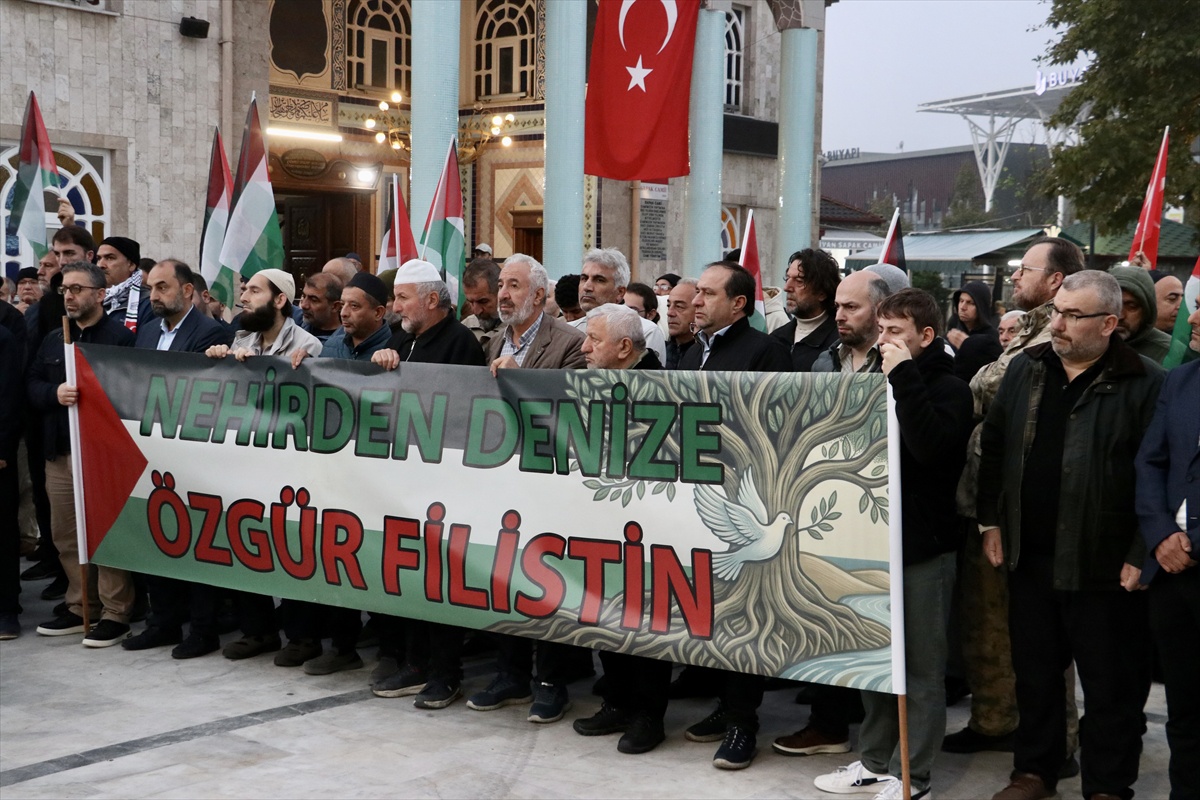 Sakarya\'da Filistin\'e destek açıklamasında İsrail\'e boykot çağrısı yapıldı