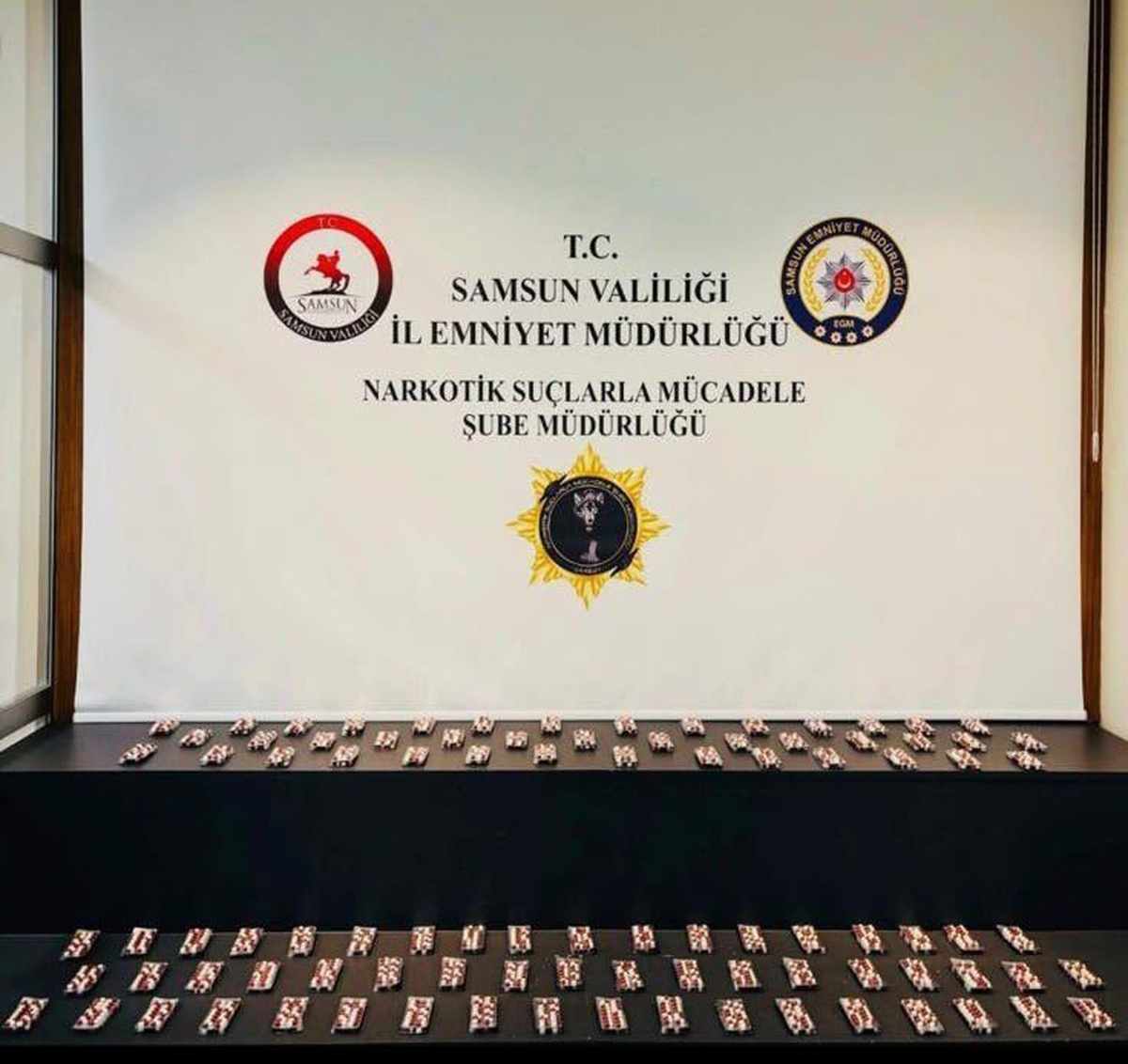 Samsun Canik\'te 2 bin 352 sentetik ecza ele geçirildi, 3 şüpheli gözaltına alındı