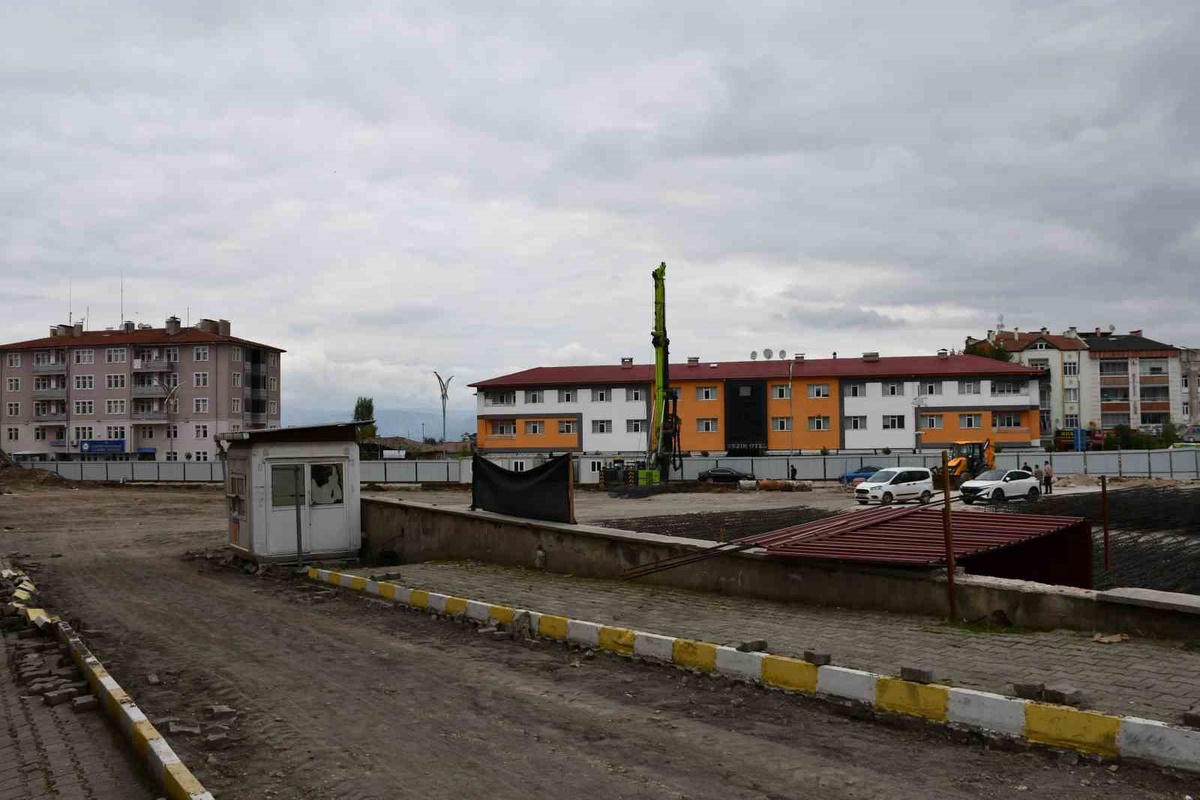 Samsun Vezirköprü\'de otopark ve meydan düzenlemesinde fiili çalışmalar başladı