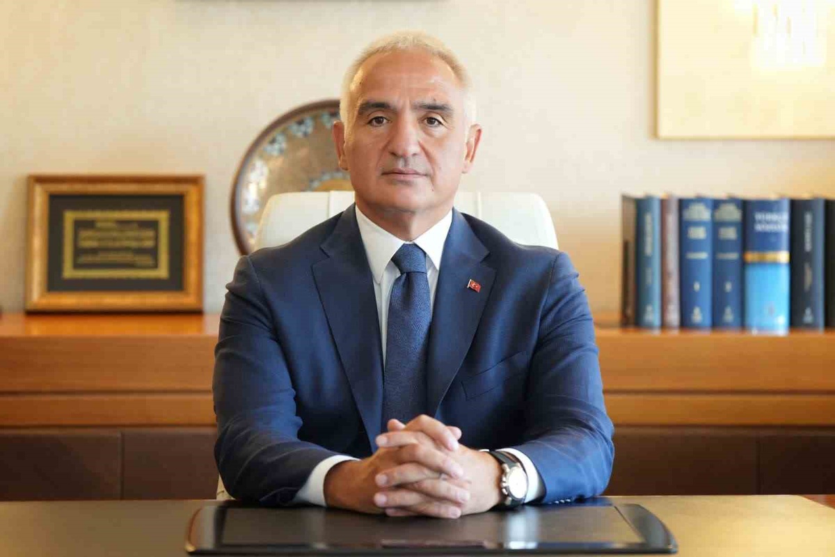 Bakan Ersoy, Süleymaniye\'ye bağışlanan 525 eserin dijital erişime açıldığını duyurdu