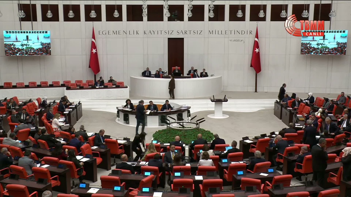 TBMM Genel Kurulu... İskender Bayhan\'dan Cumhurbaşkanı Yardımcısı Yılmaz\'a: Bu ülkenin işçileri, emekçileri size niye güvensin?