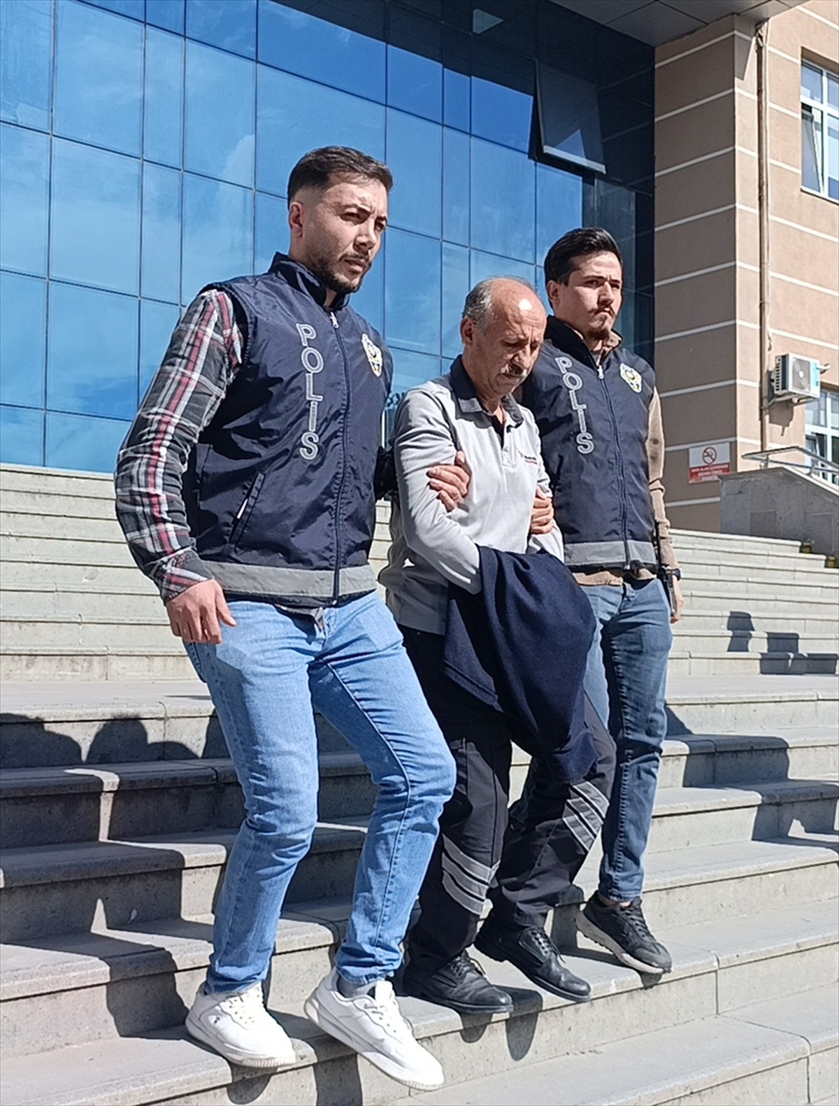 Tekirdağ Kapaklı\'da oyuncak silahla kuyumcu soymaya çalışan şüpheli tutuklandı
