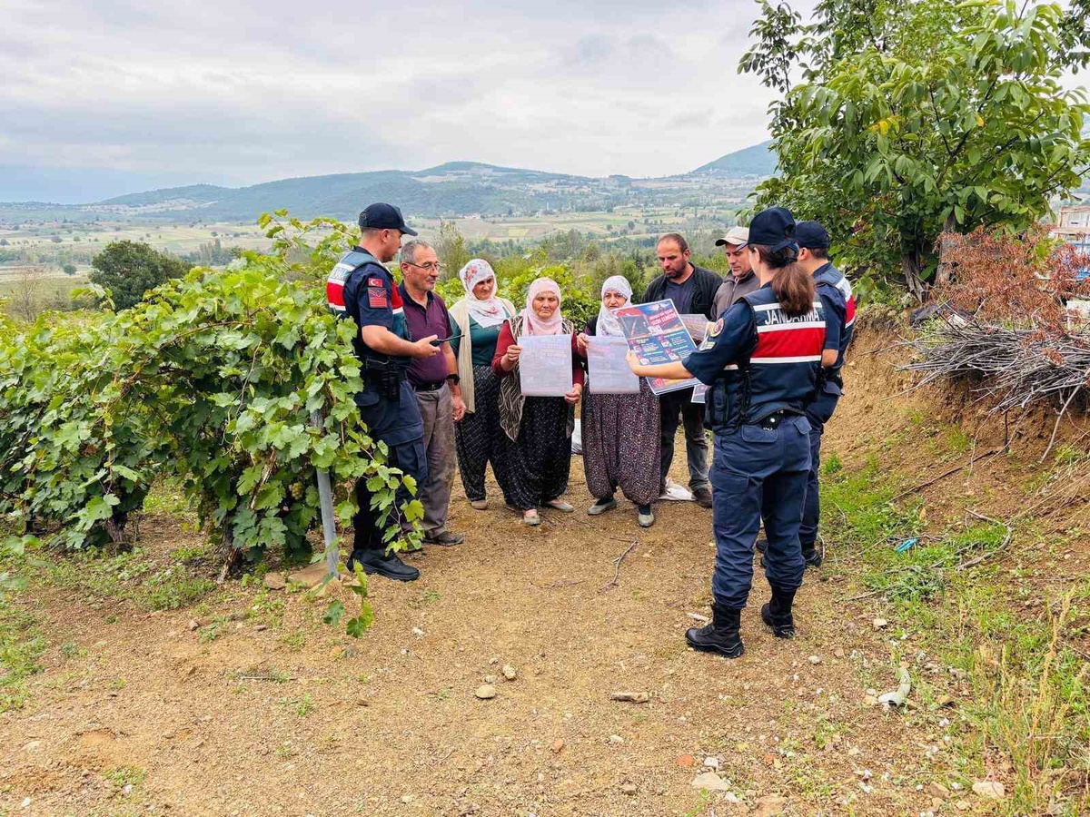 Tokat\'ta jandarma, çocukların silaha erişimini önlemek için aileleri bilinçlendirdi