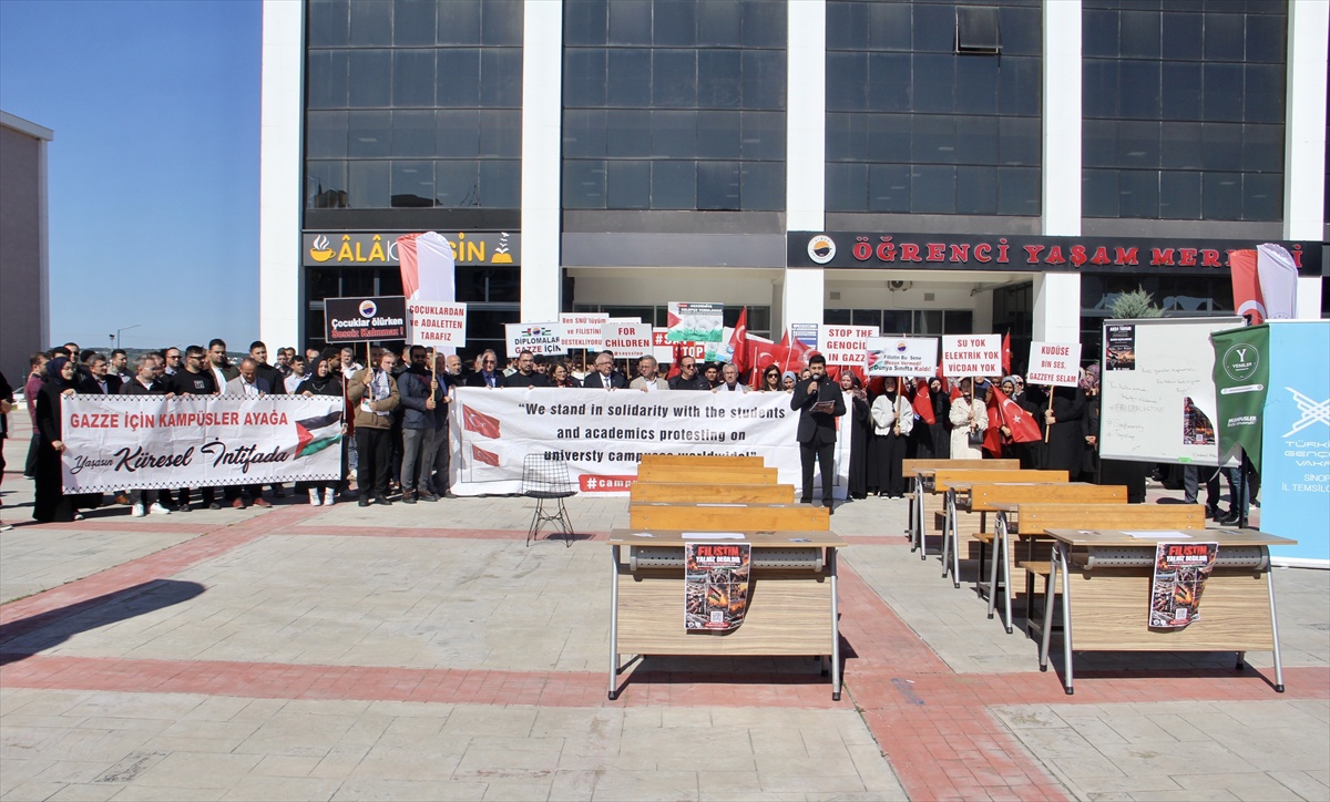 Sinop\'ta TÜGVA\'nın çağrısıyla Gazze\'deki soykırım boş sıralarla protesto edildi