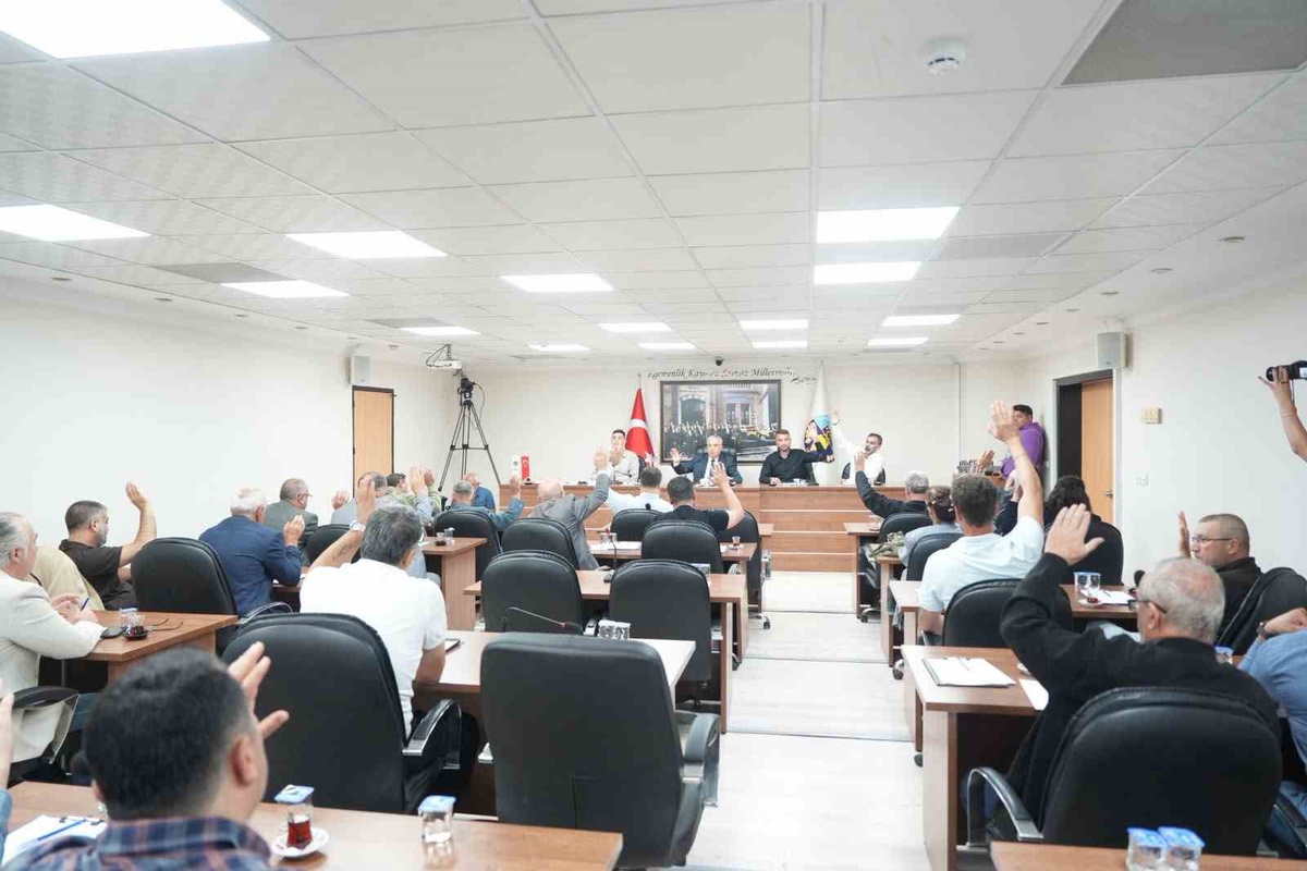 Turgutlu Belediyesi Meclisi kamyon garajının Manisa\'ya bedelsiz devrini onayladı
