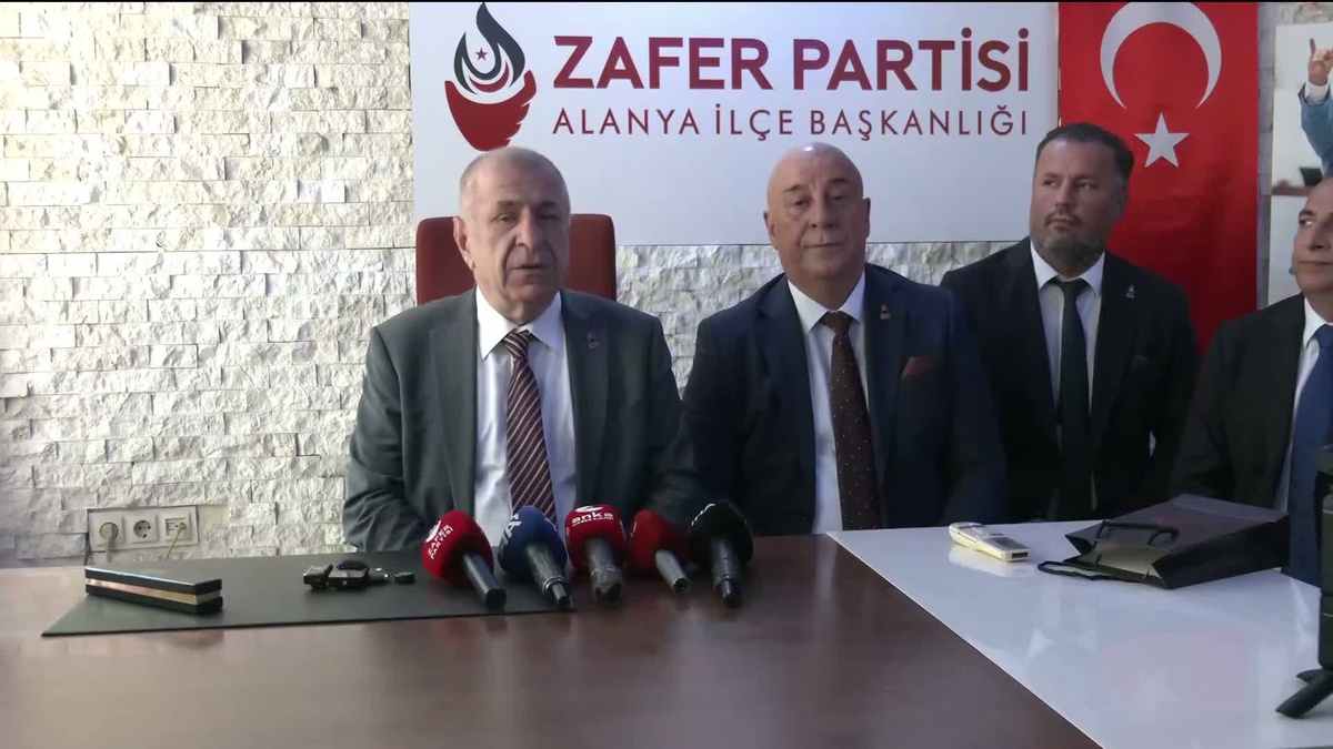 Ümit Özdağ: "Fatma Betül Sayan Kaya\'nın ifadeye çağrılması doğru ve gecikmiştir"