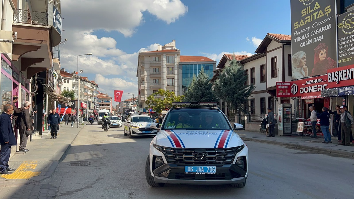Uygulama noktasında şehit edilen polis memuru toprağa verildi