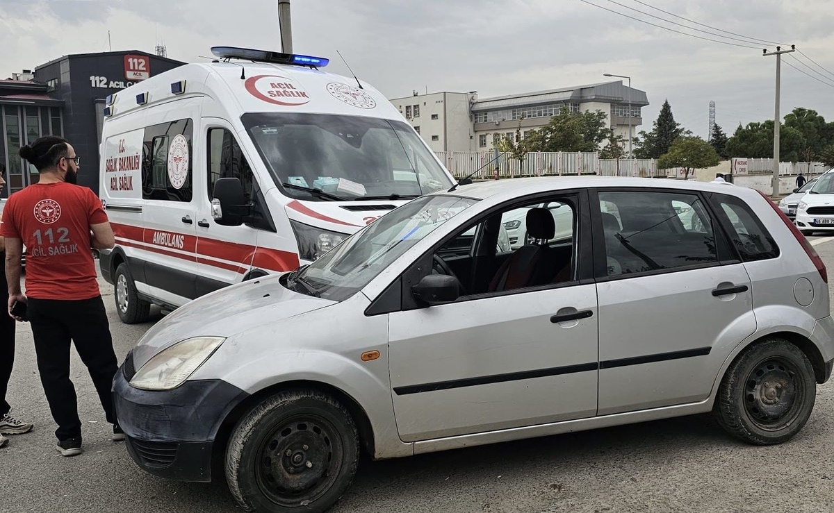 Hacı Bektaş-ı Veli Caddesi\'nde otomobil ile ambulans çarpıştı, yaralanan olmadı