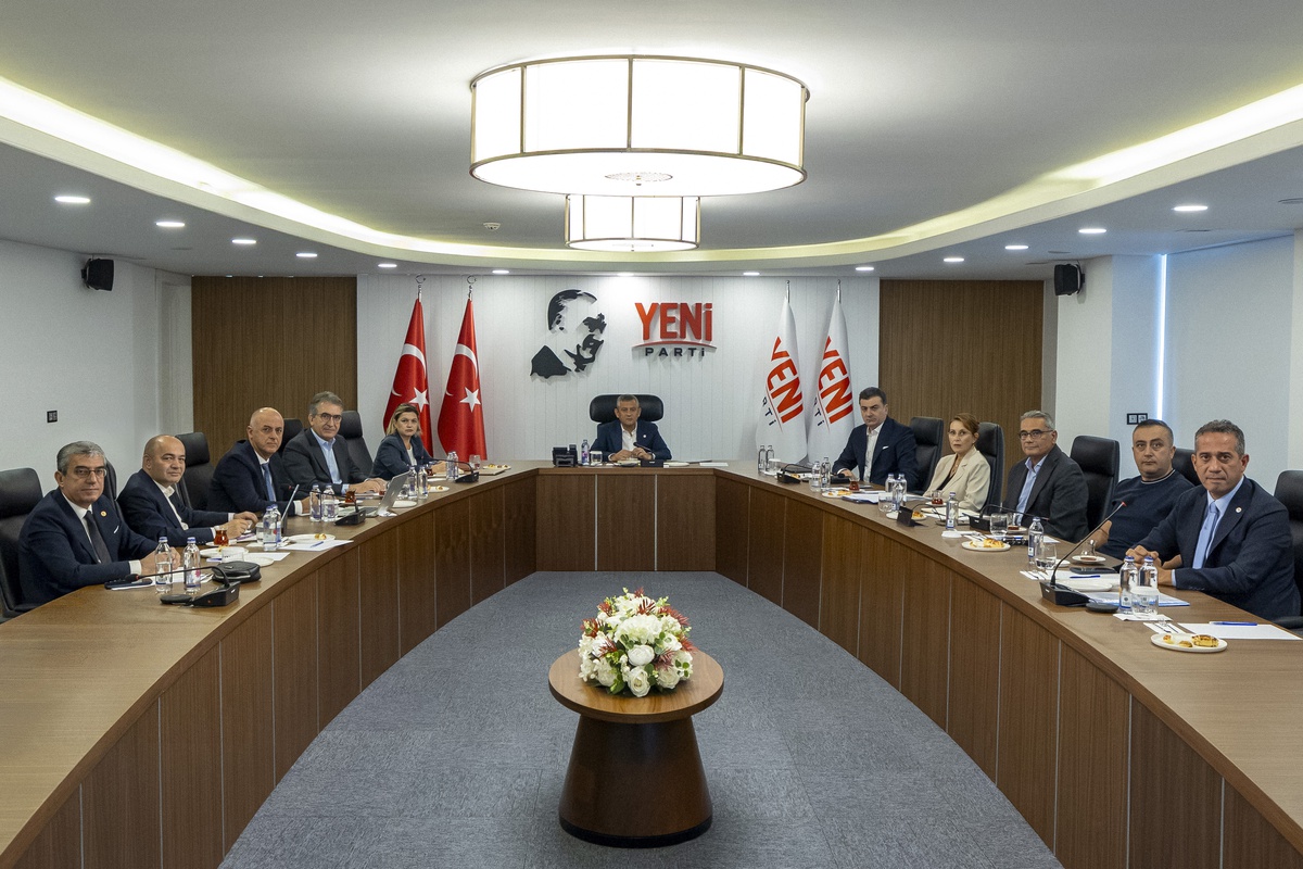 YENİ Parti kriz masası, TBMM öncesi Özgür Özel başkanlığında üçüncü kez toplandı