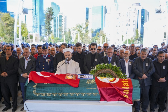 Yeşilçam'ın 'Altın Çocuk'u Göksel Arsoy, İstanbul'da son yolculuğuna uğurlandı