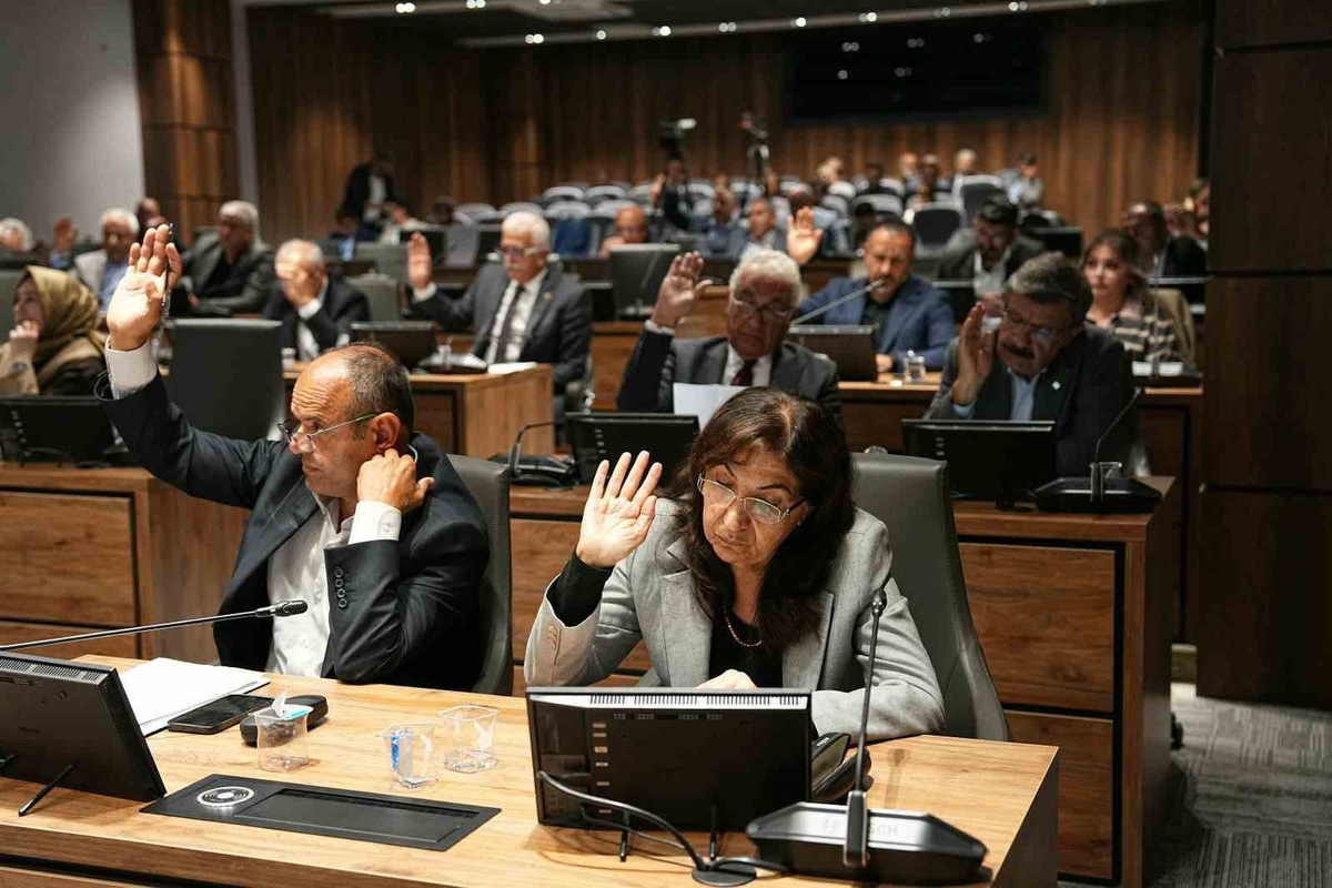 Yeşilyurt Belediye Meclisi 34 maddeyi görüşüp 2027 bütçe teklifini komisyona yolladı