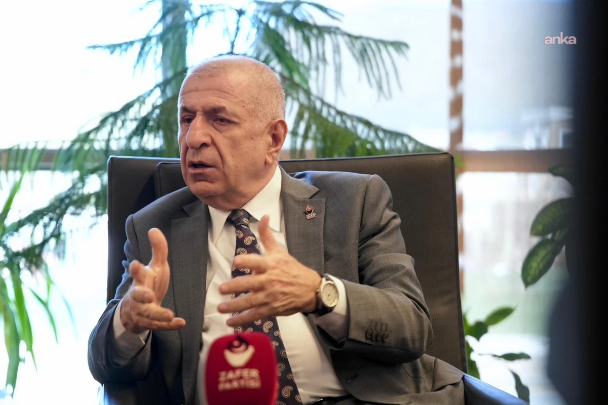 Zafer Partisi\'ne göre Özdağ 456 günde 242 günü Ankara dışında geçirdi.