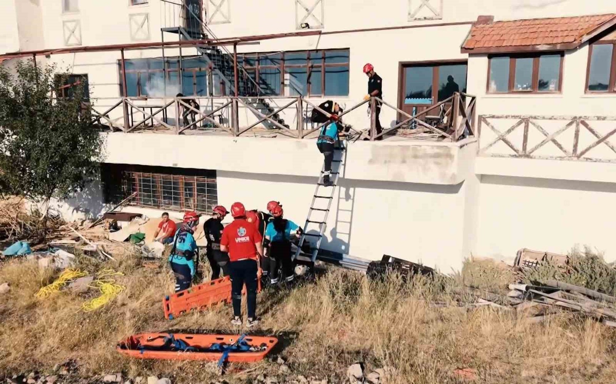 Aksaray Hasan Dağı\'nda UMKE heyelan tatbikatı gerçeği aratmadı