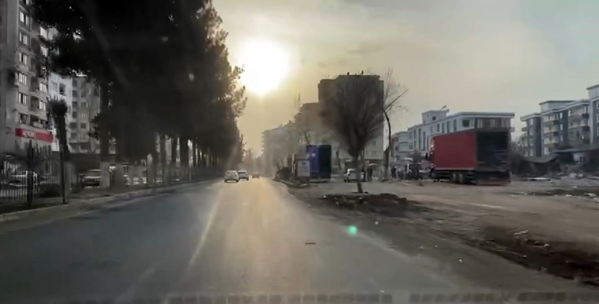 Adıyaman\'da 3 yıllık değişim araç kamerasına enkazdan yaşama dönüşü yansıdı