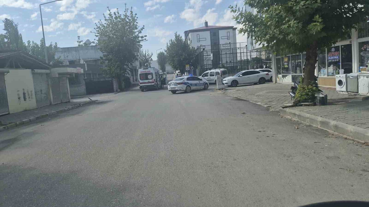 Adıyaman\'da kamyonet ile motosikletin çarpıştığı kazada 2 kişi yaralandı