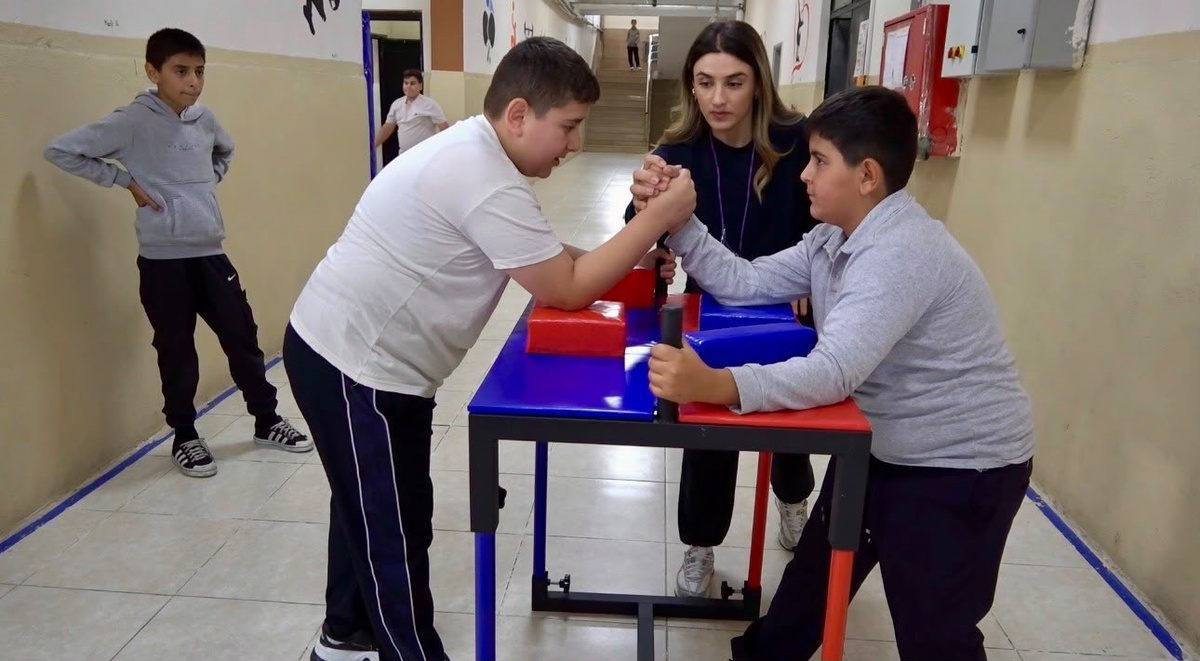 Ağrı\'da AGAH Projesi 171 okula 22 bin 200 spor malzemesi ulaştırdı