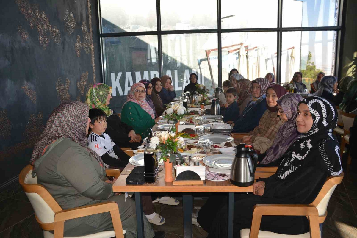 Antalya Korkuteli Kaymakamı Onur Yılmazer, din görevlileriyle kahvaltıda buluştu