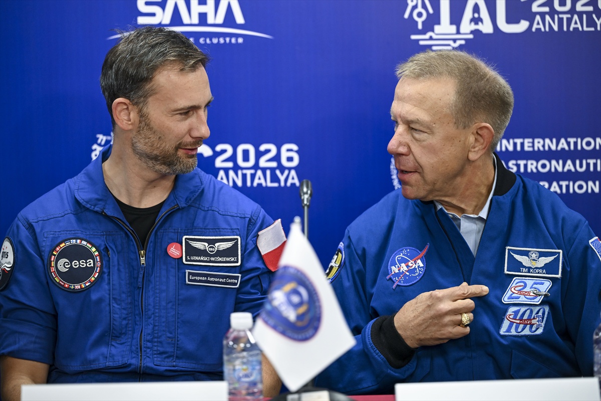 Astronotlar, 77. Uluslararası Uzay Kongresi\'nde basın mensuplarıyla bir araya geldi