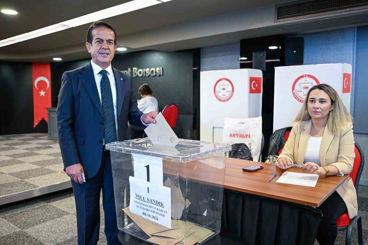 Antalya Ticaret Borsası\'nda Ali Çandır yeniden Yönetim Kurulu Başkanı seçildi