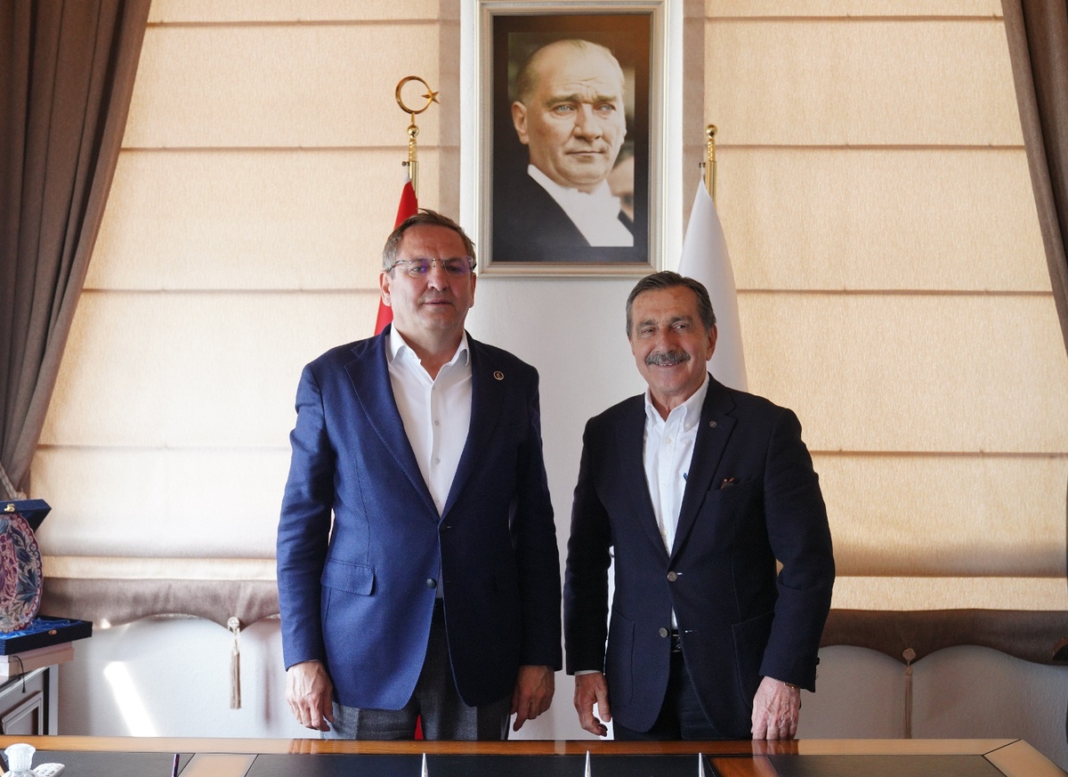 Ayvalık ve Tepebaşı belediyeleri afet için karşılıklı veri yedekleme protokolü imzaladı