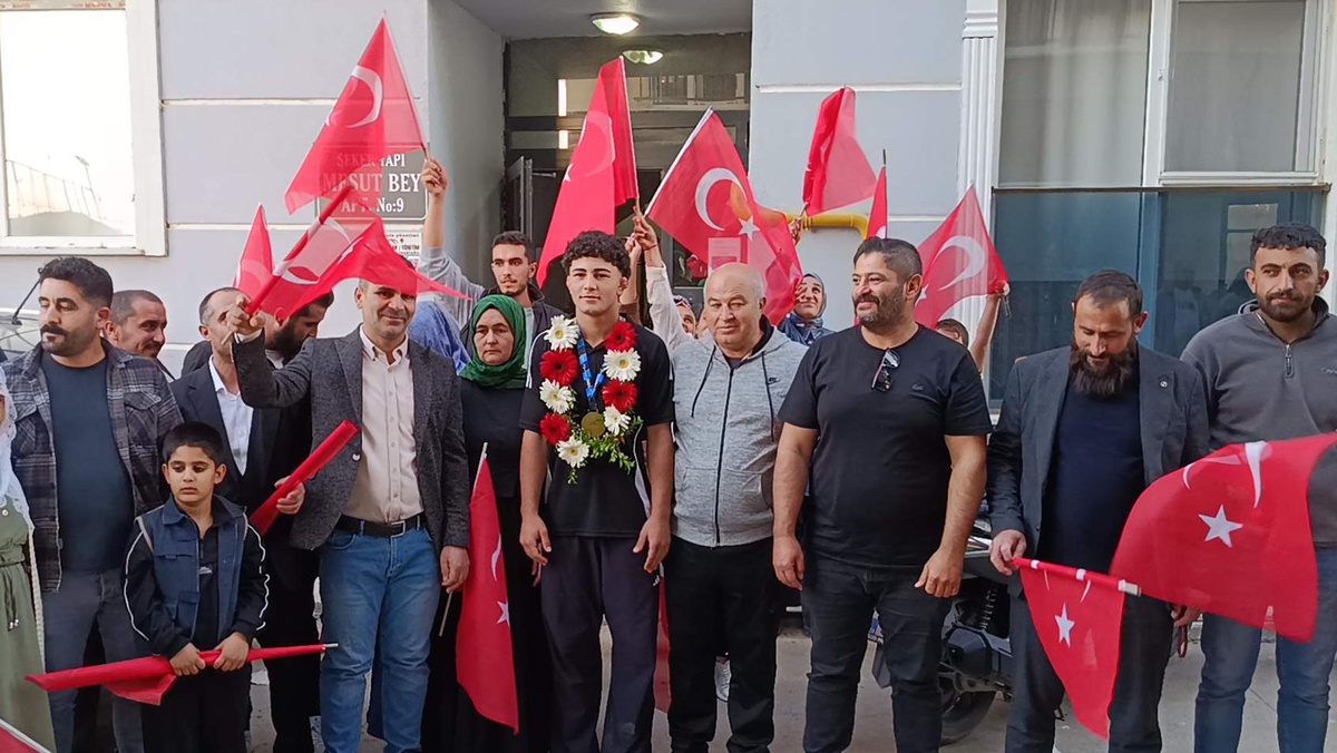 85 kiloda Balkan şampiyonu olan Çiftçi, Edirne\'de coşkuyla karşılandı