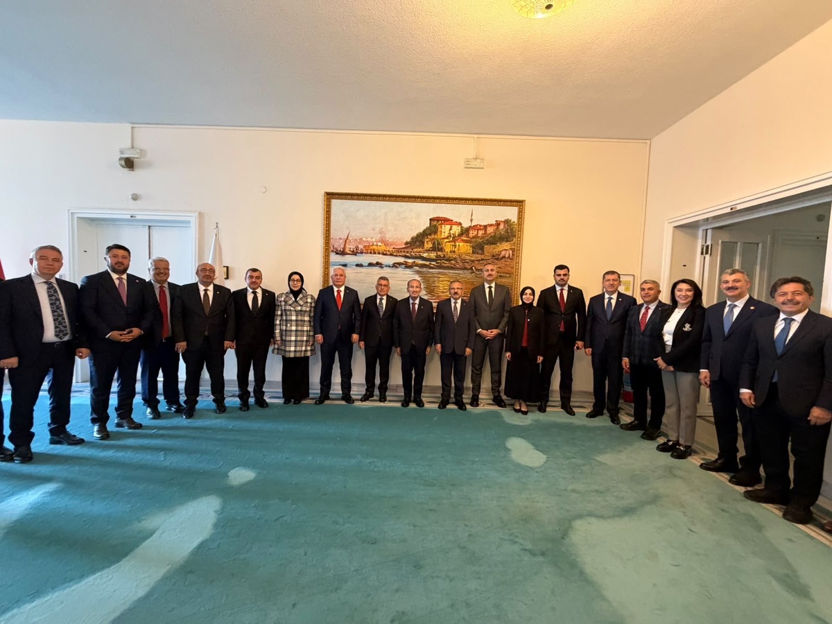 Sağlık sebebiyle istifa eden Bekir Bozdağ, AK Parti grup toplantısına katıldı