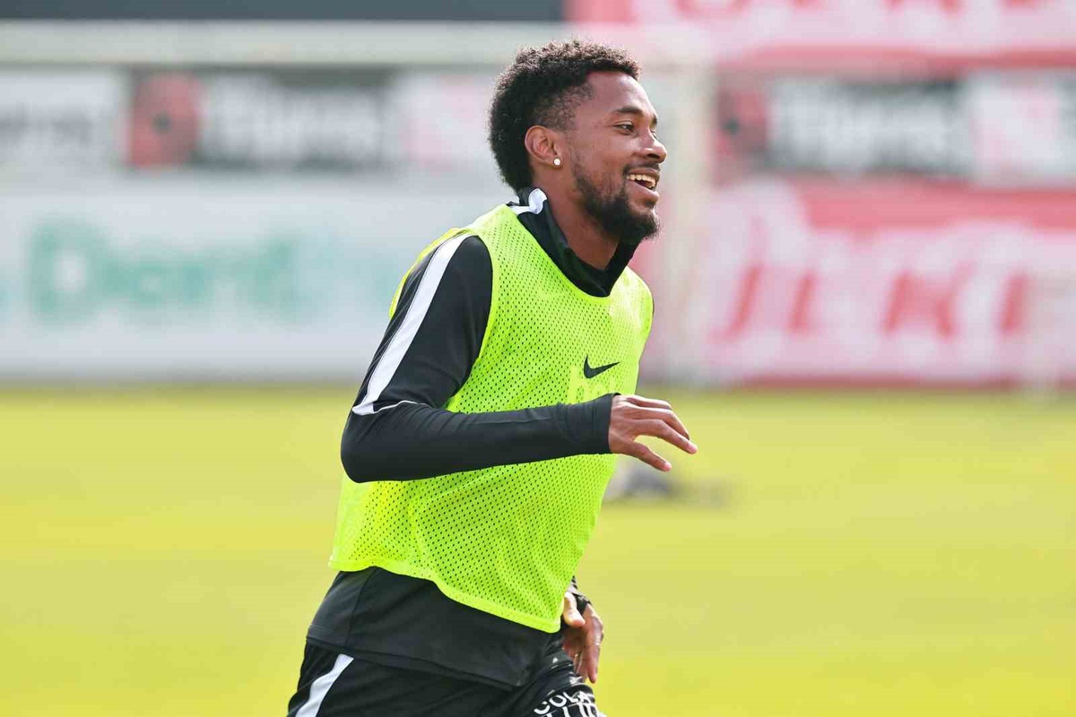 Beşiktaş, Kocaelispor maçı öncesi Nevzat Demir\'de kondisyon ve taktik çalıştı