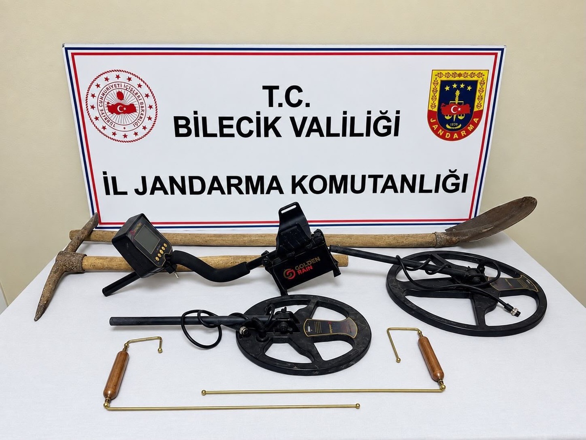 Jandarma Bilecik Gölpazarı\'nda define arayan 2 kişiyi operasyonda suçüstü yakaladı