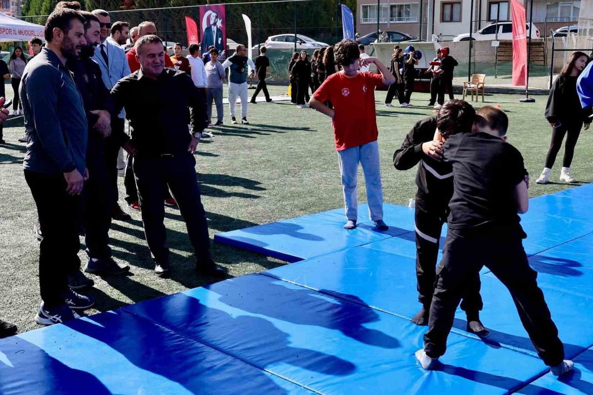 Bilecik\'te Amatör Spor Haftası başladı, gençler spor parkurlarında oyunlara katıldı