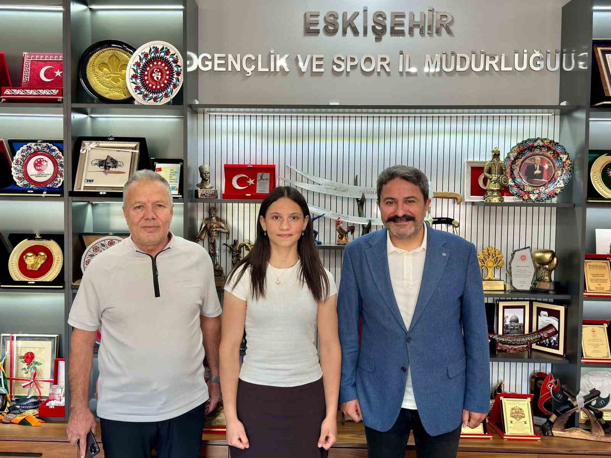 Bilek güreşinde derece yapan Emine Sümeyye Yeşilay, Şampiyonlar Kampı\'na katılacak