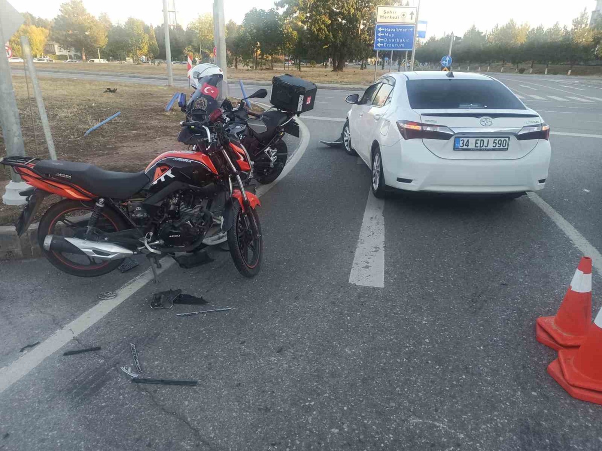 Bingöl\'de Gündoğdu ile Ekinyolu\'ndaki kazalarda yaralanan 3 kişi hastaneye kaldırıldı