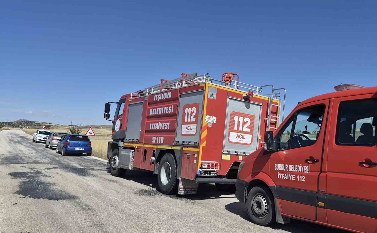 Burdur Yeşilova\'da 3 aracın çarpıştığı kazada 1 kişi öldü, 7 kişi yaralandı