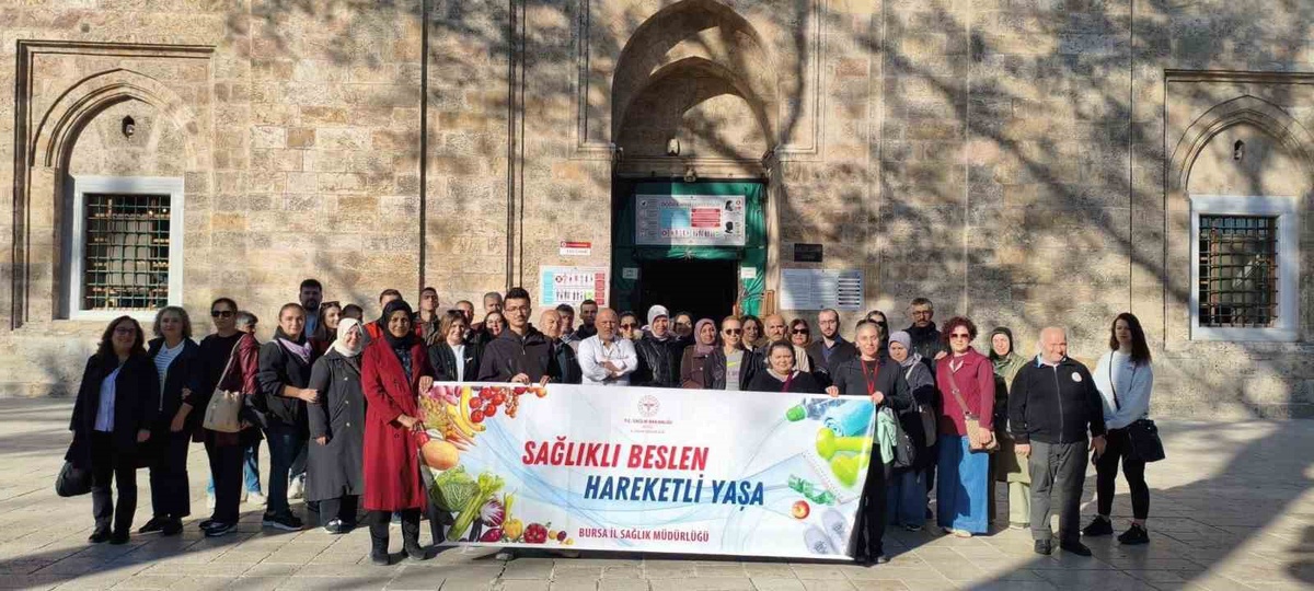 Bursa\'da Dünya Yürüyüş Günü\'nde sağlıklı yaşam için tarihi rotada yürüyüş yapıldı