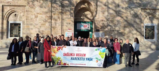 Bursa'da Dünya Yürüyüş Günü'nde sağlıklı yaşam için tarihi rotada yürüyüş yapıldı