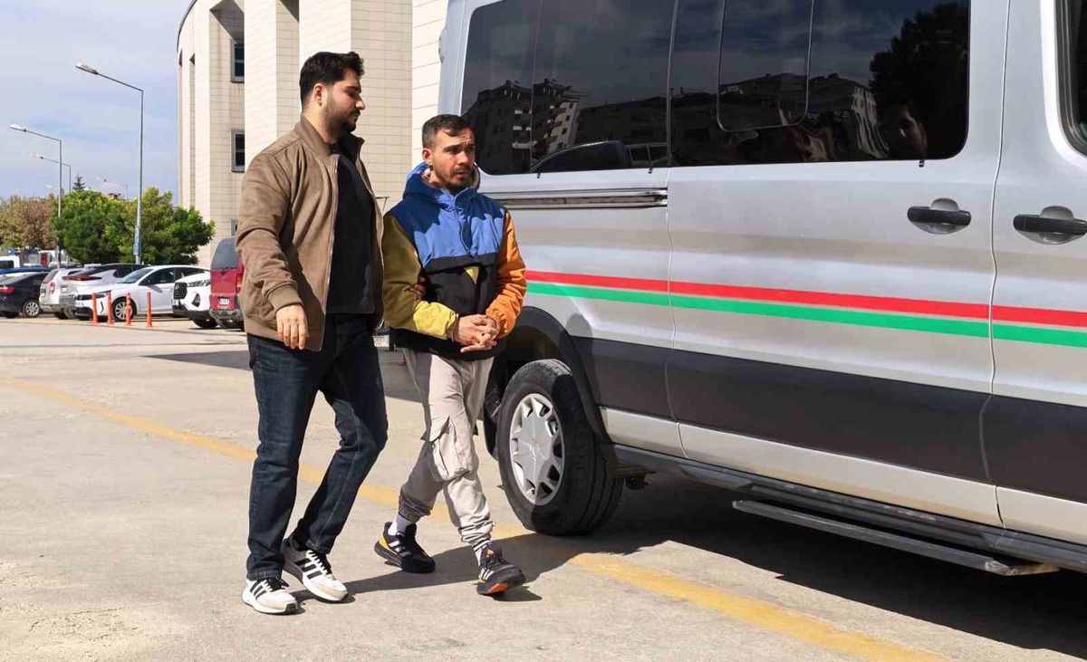 Bursa İnegöl\'de polis takibinden kaçamayan şüpheli, 50 gram bonzaiyle tutuklandı
